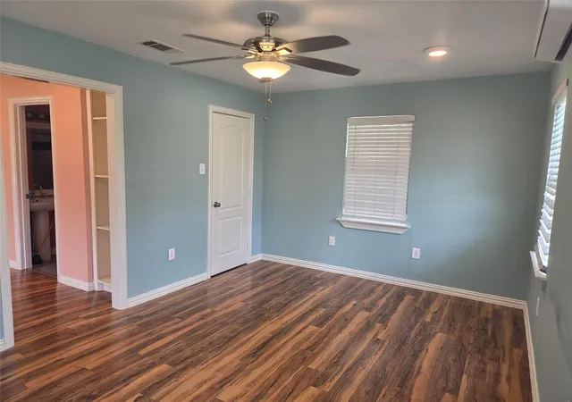 Photo 2 of Single family home for sale at 525 E 35th Street, Houston, TX 77022 | MLS# 31687580 | Listing updated on 2026-07-03