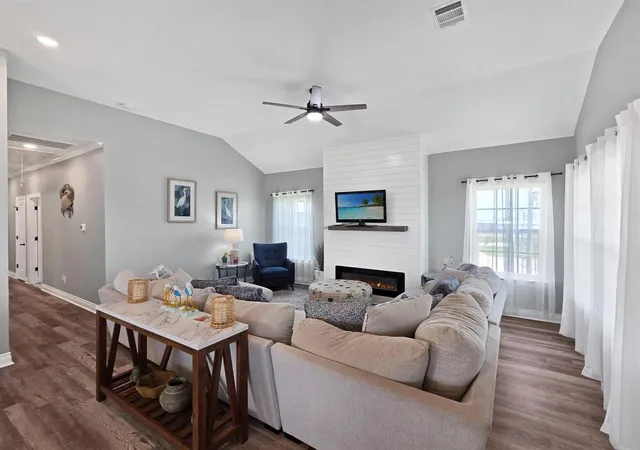 Photo 3 of Single family home for sale at 979 Fisherman Dr S, Port Bolivar, TX 77650 | MLS# 81607057 | Listing updated on 2026-06-29
