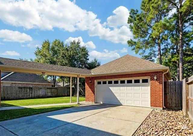 Photo 3 of Single family home for sale at 6807 Queensclub Dr, Houston, TX 77069 | MLS# 77429291 | Listing updated on 2026-09-04
