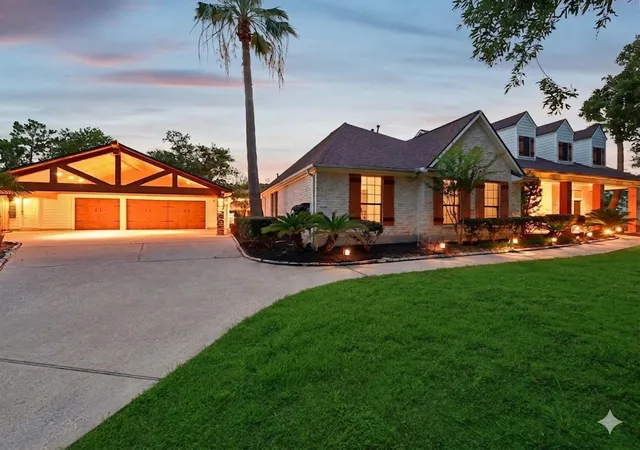4th image of 2037 Lakeside Dr, Seabrook, TX 77586 | MLS# 53623895