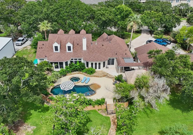 5th image of 2037 Lakeside Dr, Seabrook, TX 77586 | MLS# 53623895