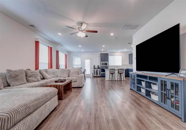 Photo 4 of Single family home for sale at 32418 Fly Fish Way, Fulshear, TX 77441 | MLS# 36943526 | Listing updated on 2026-09-23