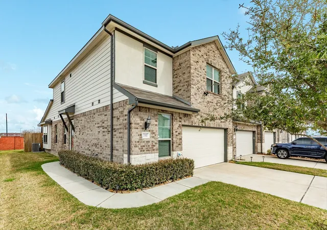 2nd image of 7117 Elgin St, Pearland, TX 77584 | MLS# 62511292