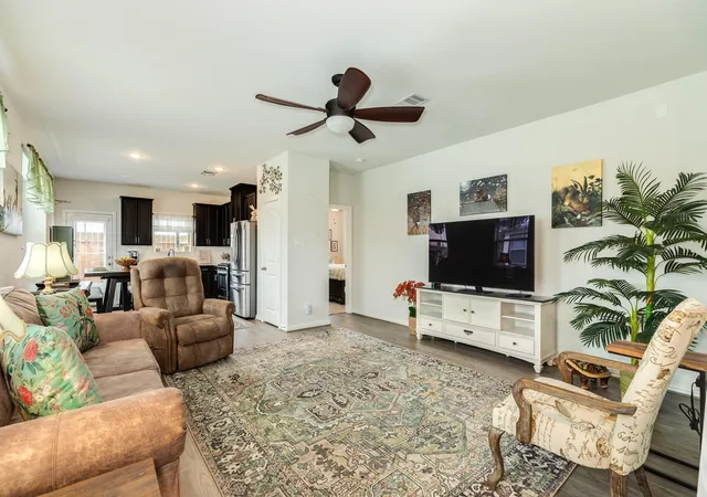 3rd image of 7117 Elgin St, Pearland, TX 77584 | MLS# 62511292