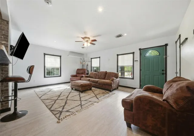 Photo 3 of Single family home for sale at 25921 Essex, New Caney, TX 77357 | MLS# 78038695 | Listing updated on 2026-09-20