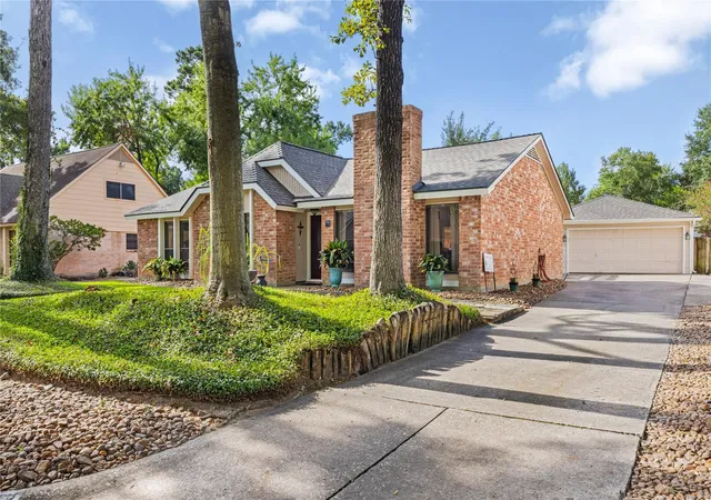 3rd image of 3726 Golden Lake Dr, Kingwood, TX 77345 | MLS# 74559380