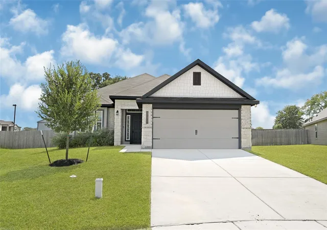 Photo 2 of Sale Pending at 100 Colbys Way, Montgomery, TX 77356 | MLS# 15964819 | Listing updated on 2026-09-08
