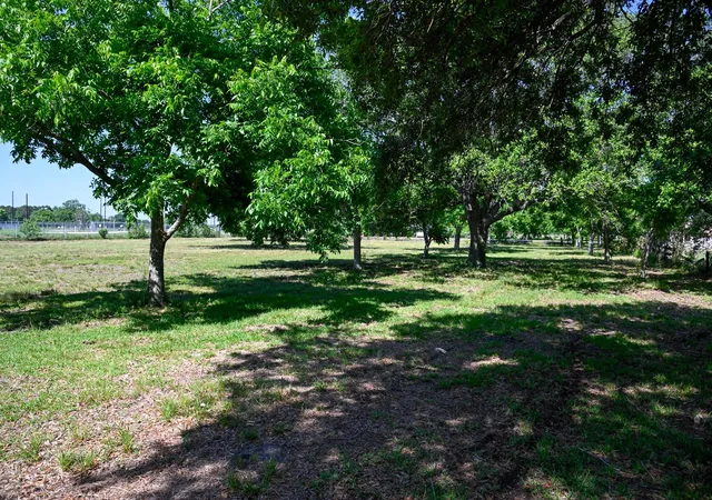 Photo 3 of Sale Pending at 17215 County Rd 831, Pearland, TX 77584 | MLS# 5096741 | Listing updated on 2026-09-21