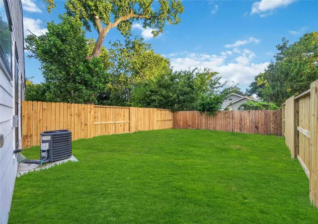 2nd image of 4633 Mallow St, Houston, TX 77051