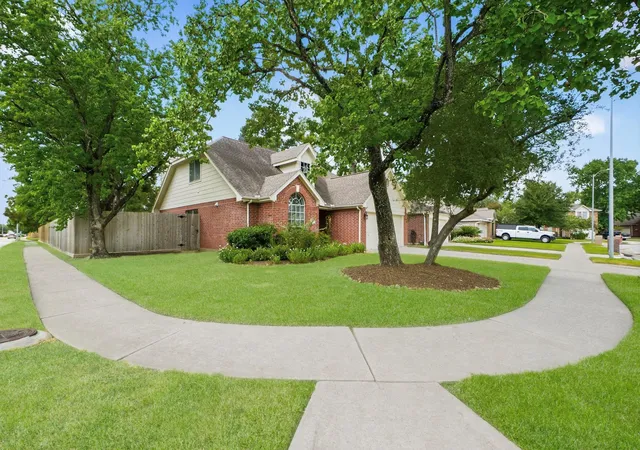 Photo 3 of Single family home for sale at 3403 Arromanches Ln, Spring, TX 77388 | MLS# 16619320 | Listing updated on 2026-08-21