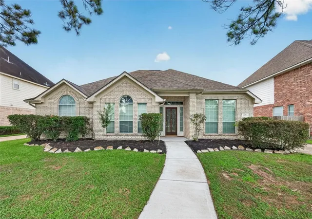 Photo 1 of Single family home for sale at 2726 Martinec Dr, Pearland, TX 77584 | MLS# 56038019 | Listing updated on 2026-09-22