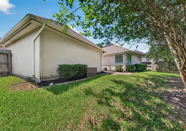 Photo 25 of Single family home for sale at 2726 Martinec Dr, Pearland, TX 77584 | MLS# 56038019 | Listing updated on 2026-09-22
