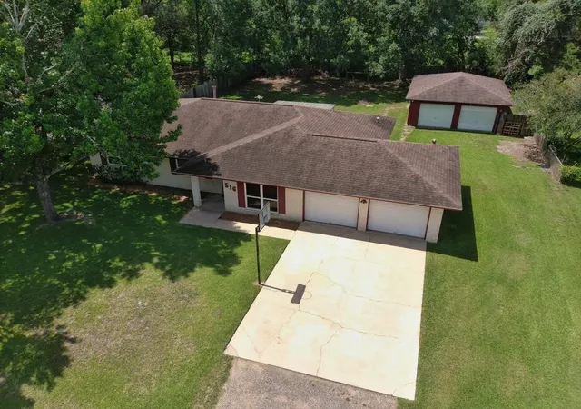 2nd image of 516 Dwyer St, Angleton, TX 77515 | MLS# 95788664