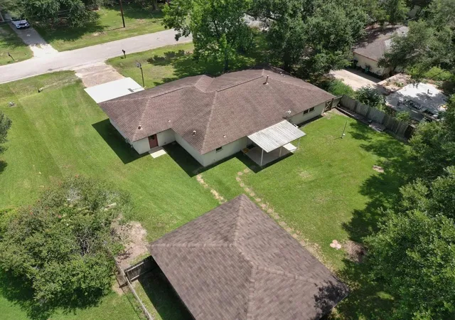 3rd image of 516 Dwyer St, Angleton, TX 77515 | MLS# 95788664