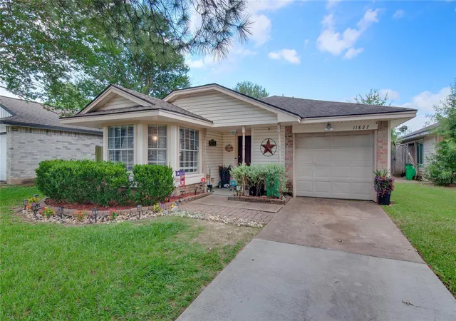 Homes for sale in Tomball, TX | 11827 Westlock Dr, Tomball, TX 77377 | MLS# 33648517