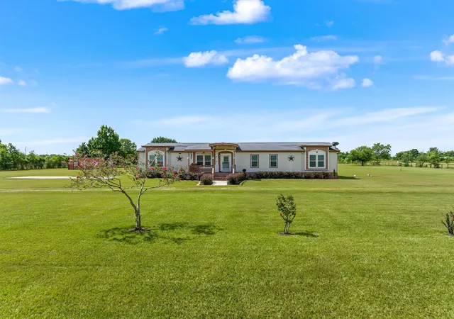 2nd image of 32811 S Red Leaf Ln, Brookshire, TX 77423 | MLS# 42138897