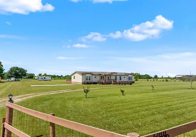 Photo 3 of Sale Pending at 32811 S Red Leaf Ln, Brookshire, TX 77423 | MLS# 42138897 | Listing updated on 2026-10-08