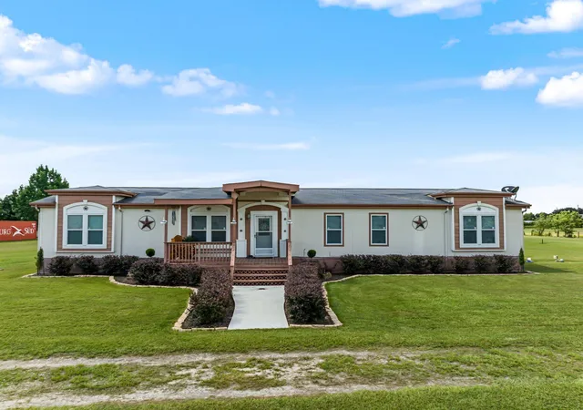 Photo 4 of Sale Pending at 32811 S Red Leaf Ln, Brookshire, TX 77423 | MLS# 42138897 | Listing updated on 2026-10-08