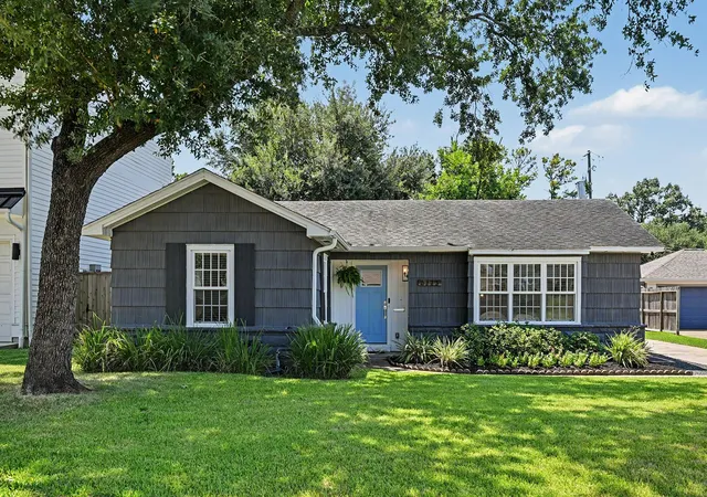Photo 2 of Sale Pending at 6223 Linton Rd, Houston, TX 77008 | MLS# 39520162 | Listing updated on 2026-09-09