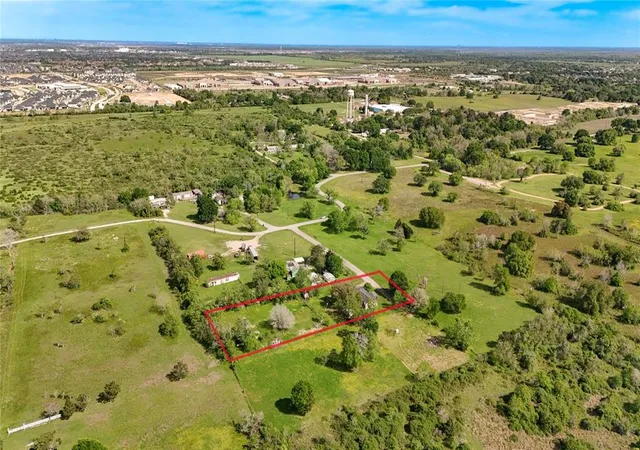 Photo 2 of Sale Pending at 7518 Hidden Trail St, Fulshear, TX 77441 | MLS# 24190774 | Listing updated on 2026-09-07