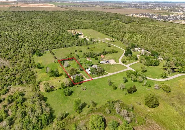 Photo 3 of Sale Pending at 7518 Hidden Trail St, Fulshear, TX 77441 | MLS# 24190774 | Listing updated on 2026-09-07