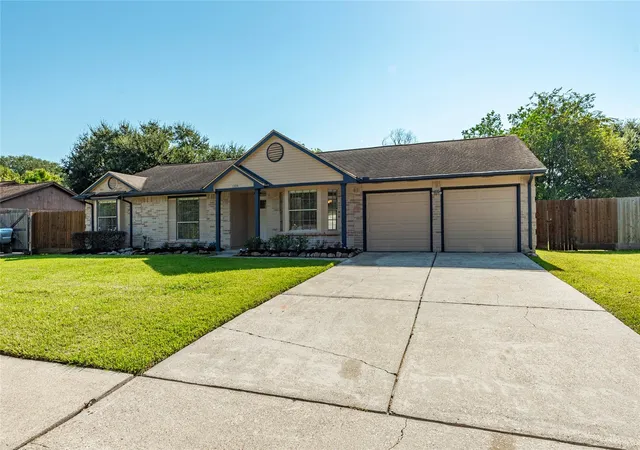 1st image of 1304 Piney Woods Dr, Friendswood, TX 77546 | MLS# 81737551