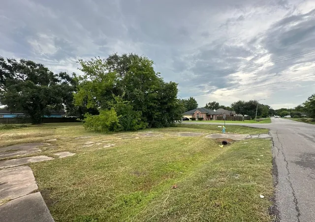 Photo 2 of Land for sale at 1121 Theresa St, Houston, TX 77051 | MLS# 89066112 | Listing updated on 2026-07-21