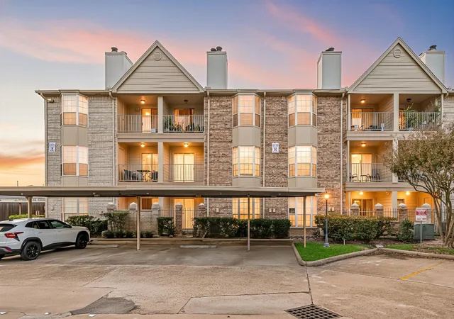 5th image of 12550 Whittington Dr #811, Houston, TX 77077 | MLS# 32426437