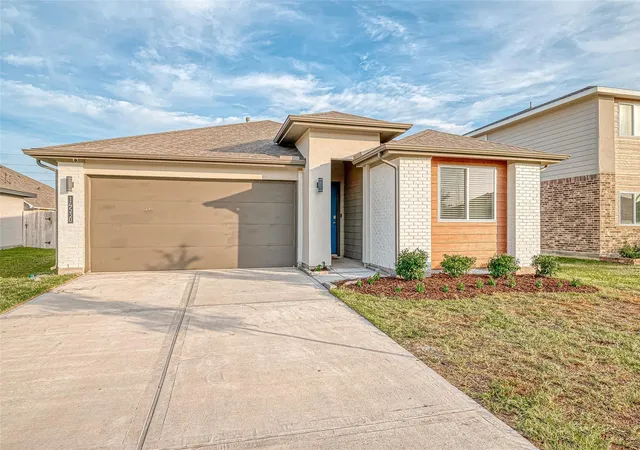 1st image of 14530 Rain Tree Dr, Baytown, TX 77523 | MLS# 93239409