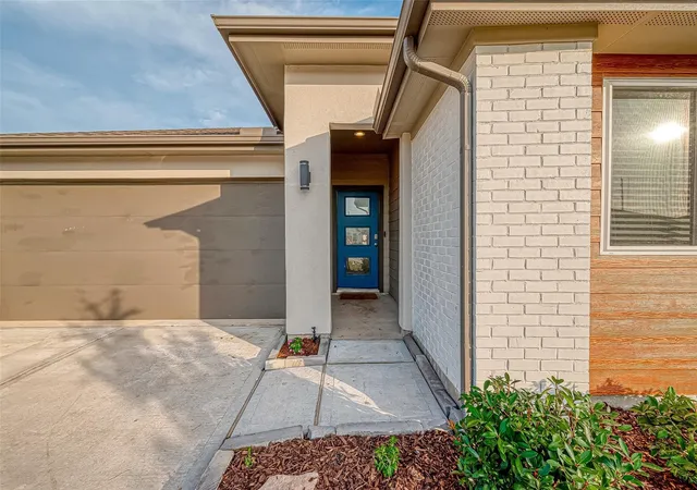 4th image of 14530 Rain Tree Dr, Baytown, TX 77523 | MLS# 93239409