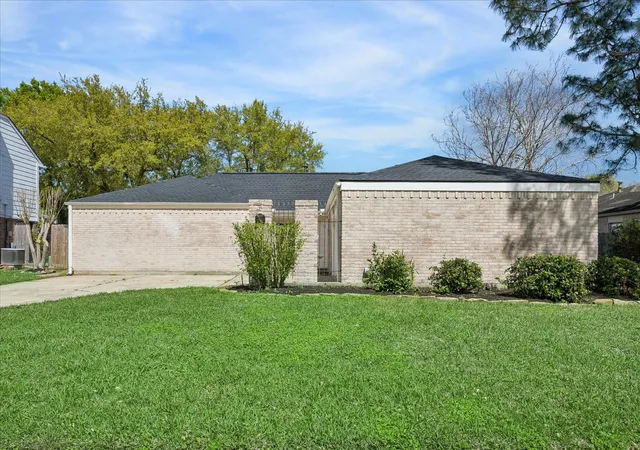 Homes for sale in Houston, TX | 14907 Aspen Hills Dr, Houston, TX 77062 | MLS# 83354614