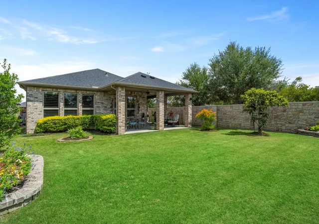Photo 3 of Single family home for sale at 29035 Hickory Manor Ln, Fulshear, TX 77441 | MLS# 76144581 | Listing updated on 2026-08-31