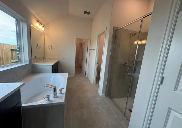 Photo 3 of Single family home for sale at 1090 Oakhurst Dr, Dayton, TX 77535 | MLS# 28398805 | Listing updated on 2026-10-09