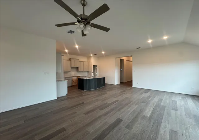 Photo 3 of Single family home for sale at 1090 Oakhurst Dr, Dayton, TX 77535 | MLS# 28398805 | Listing updated on 2026-10-09