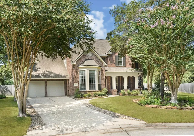 Photo 2 of Sale Pending at 35 Monet Bend Pl, The Woodlands, TX 77382 | MLS# 19489334 | Listing updated on 2026-09-11