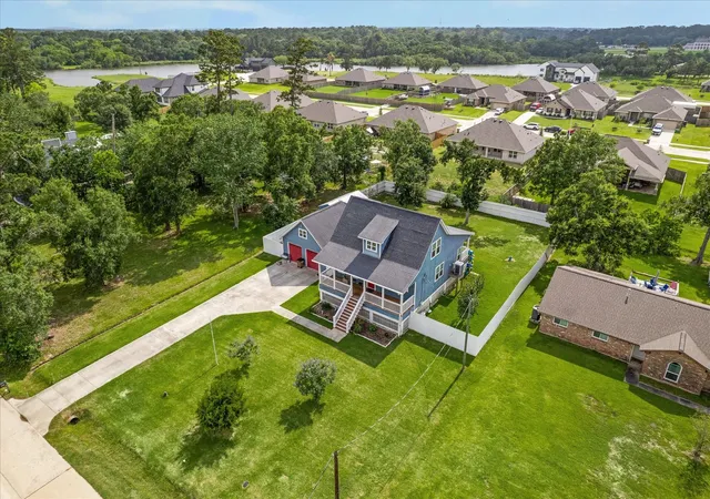 2nd image of 4424 Country Club Dr, Dickinson, TX 77539 | MLS# 4773819