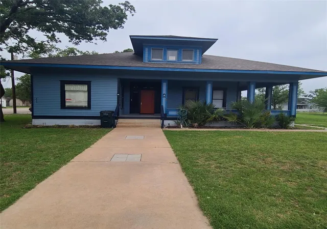 Homes for sale in Giddings, TX | 615 E Washington St, Giddings, TX 78942 | MLS# 20055346