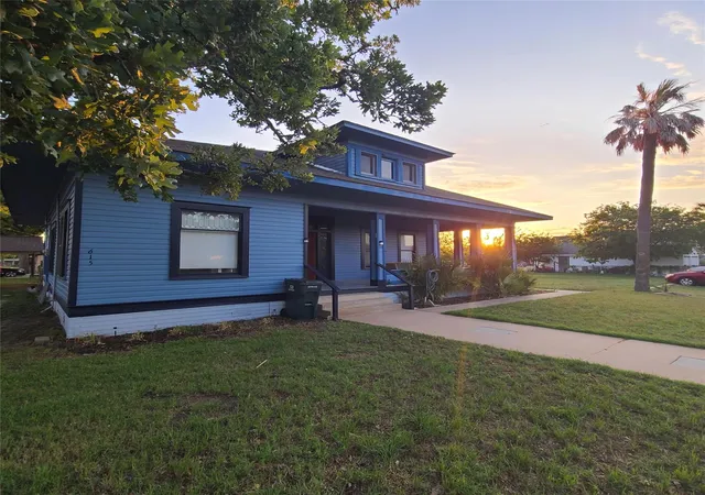 Homes for sale in Giddings, TX | 615 E Washington St, Giddings, TX 78942 | MLS# 20055346