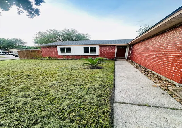 Photo 3 of Single family home for sale at 7503 Winkle Wood Ln, Houston, TX 77086 | MLS# 76276072 | Listing updated on 2026-08-24