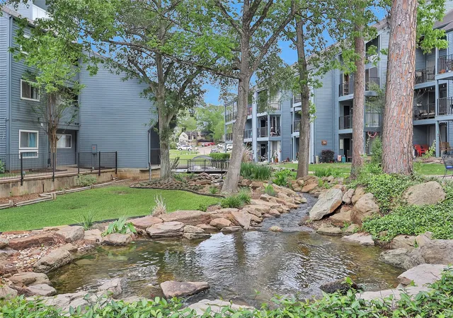 2nd image of 12500 Melville Dr, Montgomery, TX 77356