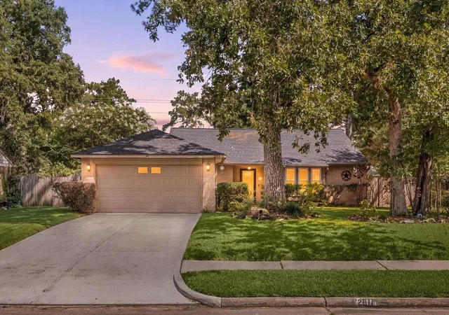 Homes for sale in Spring, TX | 2811 Whispering Springs Dr, Spring, TX 77373 | MLS# 10282985