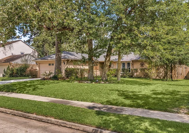 Homes for sale in Spring, TX | 2811 Whispering Springs Dr, Spring, TX 77373 | MLS# 10282985