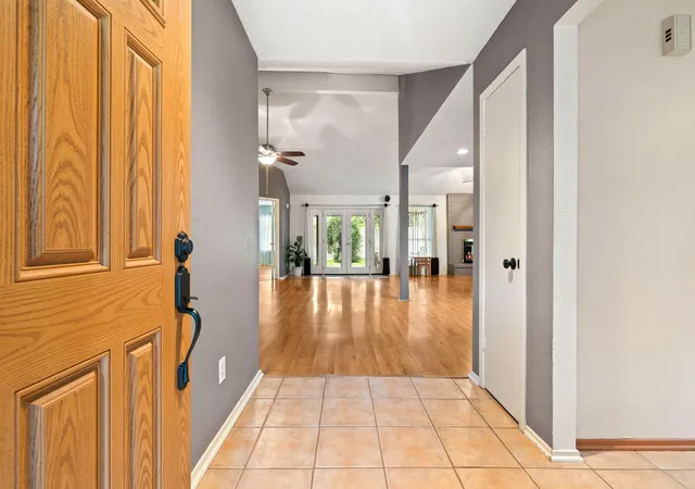 Photo 3 of Sale Pending at 2811 Whispering Springs Dr, Spring, TX 77373 | MLS# 10282985 | Listing updated on 2026-09-16