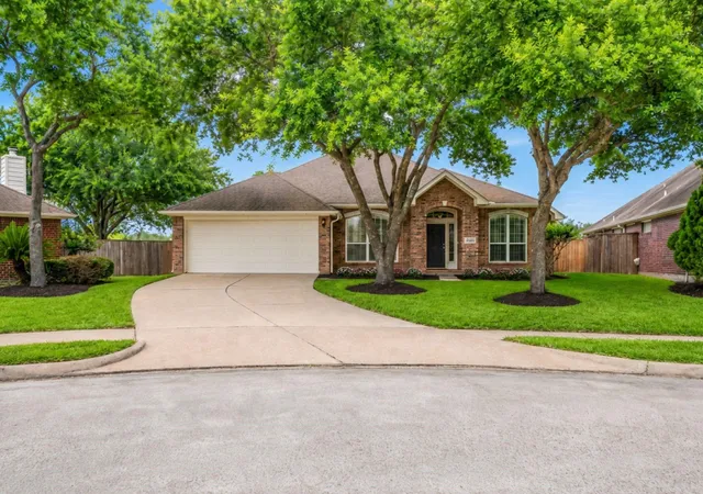Photo 1 of Single family home for sale at 8823 Saratoga Dr, Sugar Land, TX 77479 | MLS# 71700787 | Listing updated on 2026-10-06