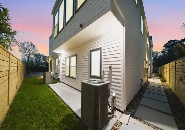Photo 3 of Single family home for sale at 328 Janisch #D, Houston, TX 77018 | MLS# 47915148 | Listing updated on 2026-09-02