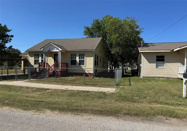 Homes for sale in Cuero, TX | 602/606 E Clayton St, Cuero, TX 77954 | MLS# 49465011
