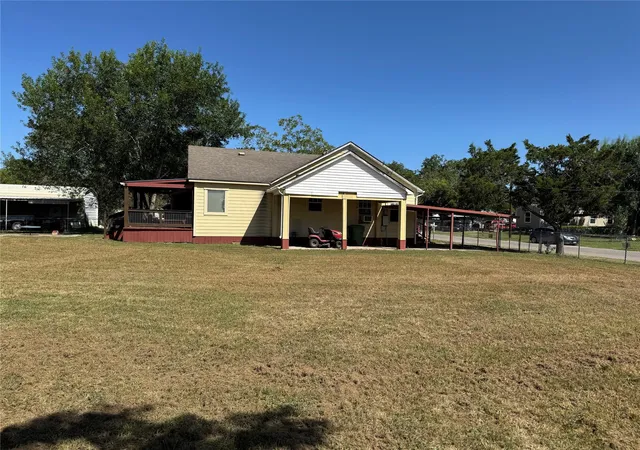 4th image of 602/606 E Clayton St, Cuero, TX 77954 | MLS# 49465011