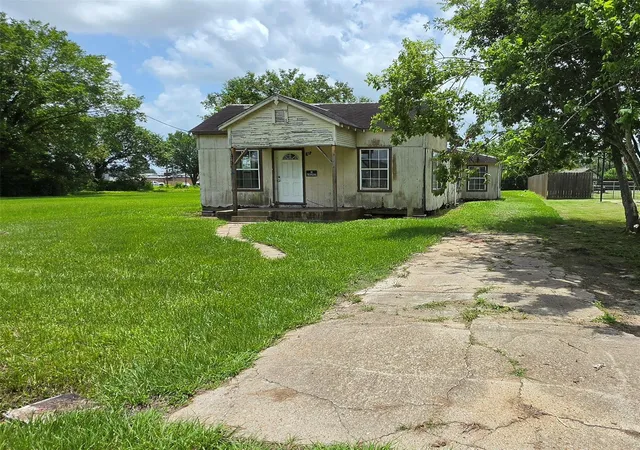 2nd image of 213 W Jackson St, West Columbia, TX 77486 | MLS# 94193494