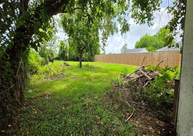 5th image of 213 W Jackson St, West Columbia, TX 77486 | MLS# 94193494