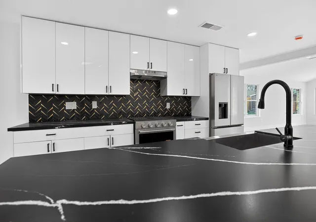 4th image of 1906 Sunny Brook Dr, Austin, TX 78723 | MLS# 64030716
